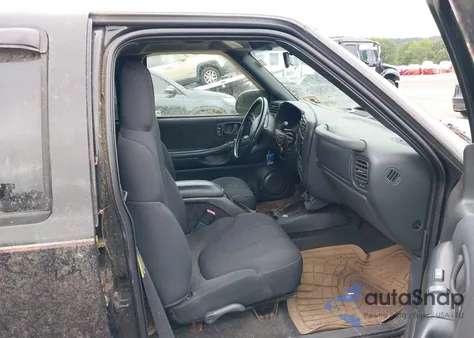 2004 Chevrolet S-10 Ls из США, поврежденный, VIN 1GCDT13X04K133004